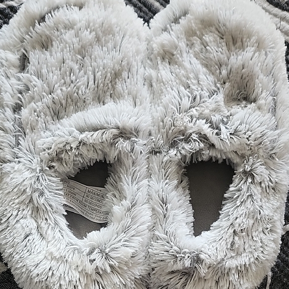Cozy Gray Faux Fur Slippers - Picture 5 of 5